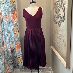 Banana republic burgundy dress pleated bottom runs small